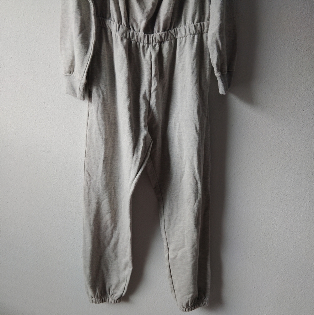 PrettyLittleThing Off The Shoulder Jumpsuit - Picture 5 of 7